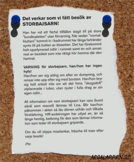 Förövaren sågs senast springande ner mot centrum med en bit toalettpapper hängande från höger häl